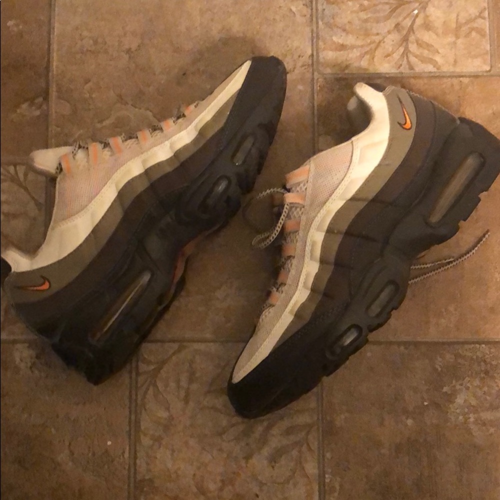 Sneakers - Picture 3 of 8
